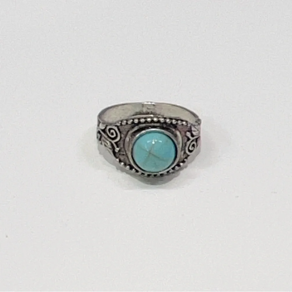 Vintage Like Faux Turquoise Stone color Silver plated Ring